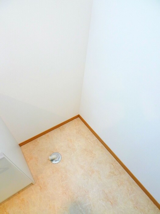 物件内観写真18　(洗濯機置場)