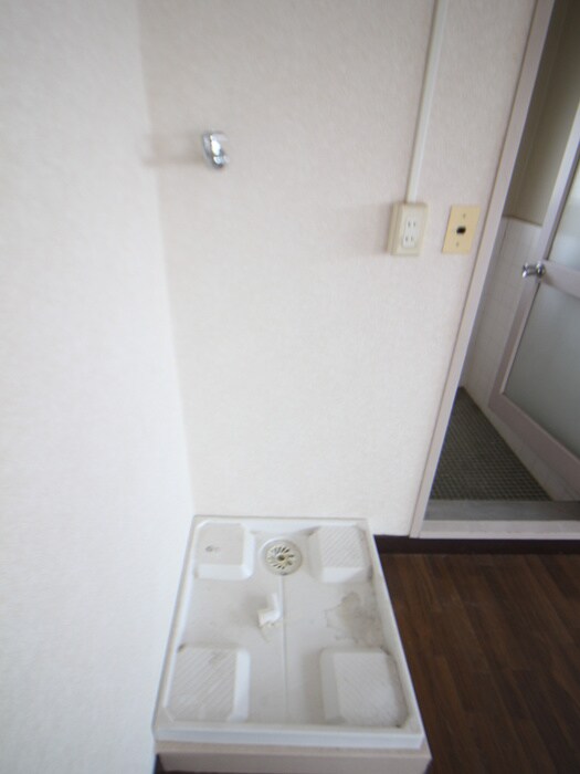 物件内観写真11　(洗濯機置場)