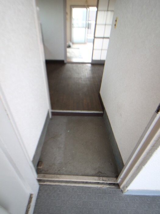 物件内観写真16　(玄関)