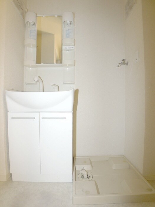 物件内観写真18　(洗濯機置場)