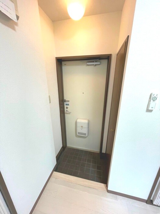 物件内観写真12　(玄関)