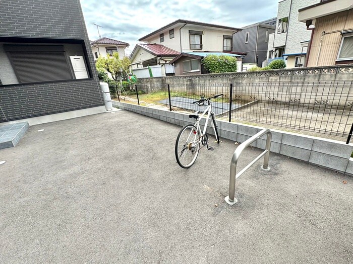 物件外観写真5　(駐輪場)