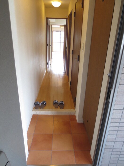 物件内観写真7　(玄関)