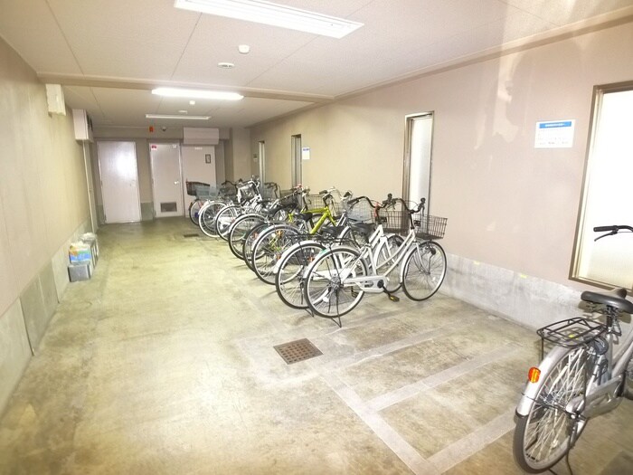 物件外観写真4　(駐輪場)