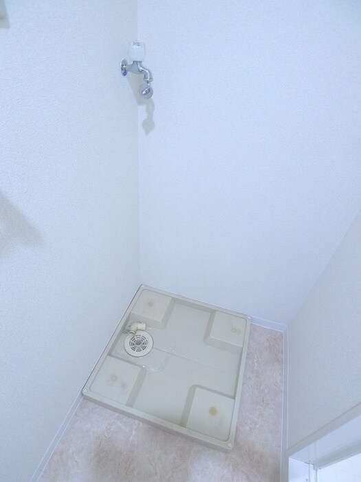 物件内観写真12　(洗濯機置場)