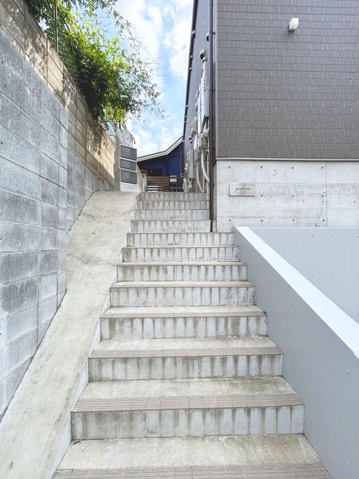 物件外観写真4　(エントランス部分)