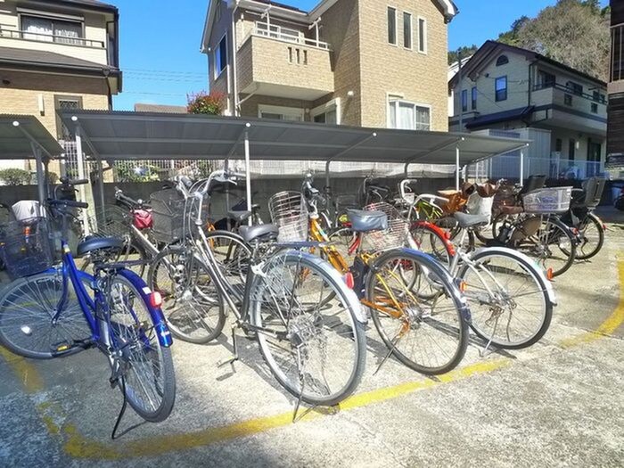 物件外観写真4　(駐輪場)