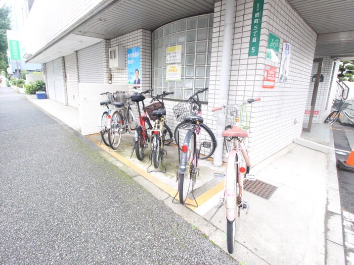 物件外観写真4　(エントランス部分)