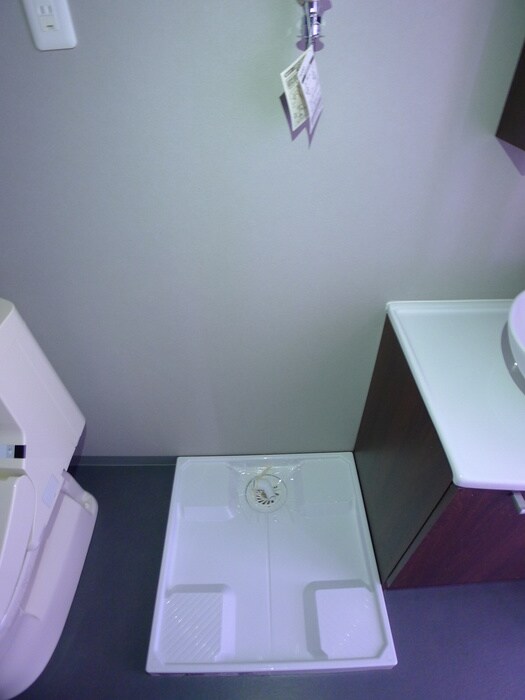 物件内観写真16　(洗濯機置場)