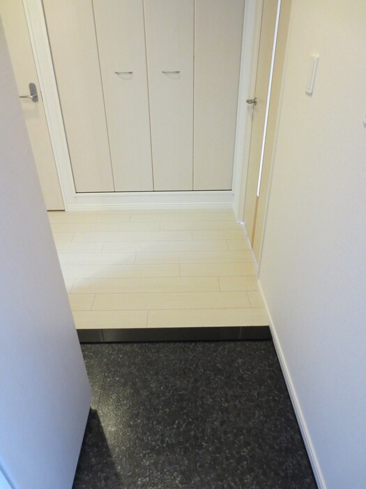 物件内観写真15　(玄関)