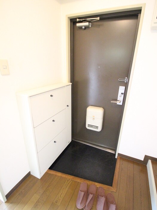 物件内観写真13　(玄関)