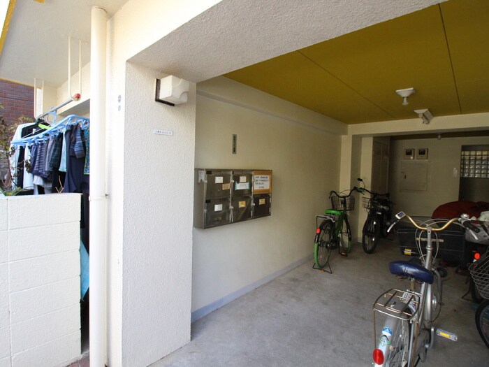 物件外観写真4　(駐輪場)