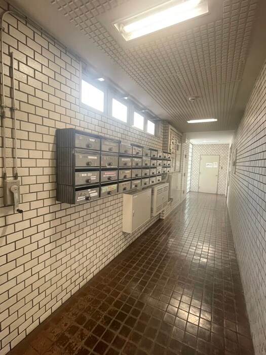 物件外観写真5　(エントランス部分)