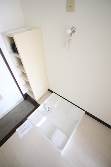 物件内観写真8　(洗濯機置場)