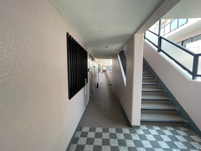 物件外観写真4　(エントランス部分)