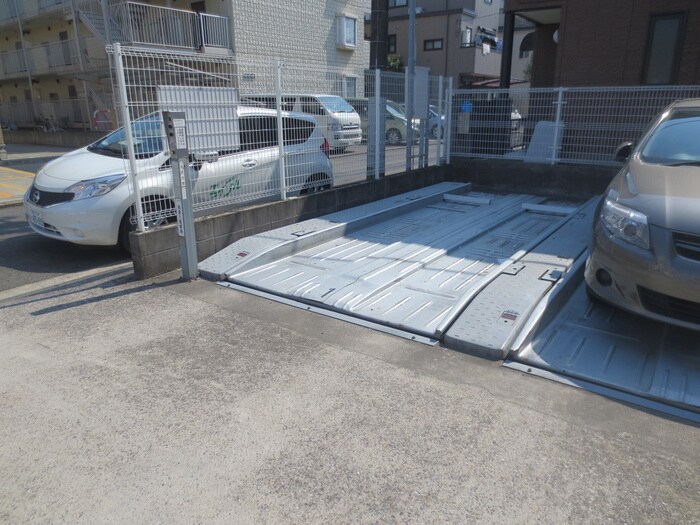 物件外観写真5　(駐車場)