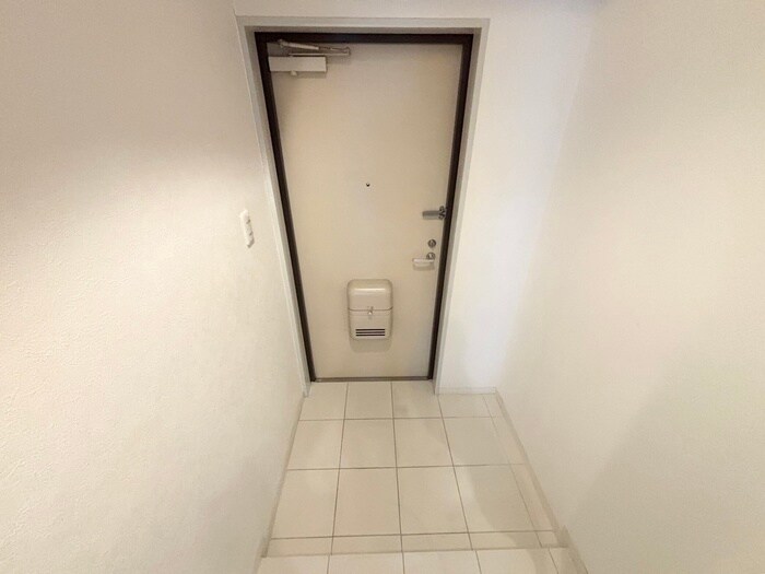 物件内観写真12　(玄関)
