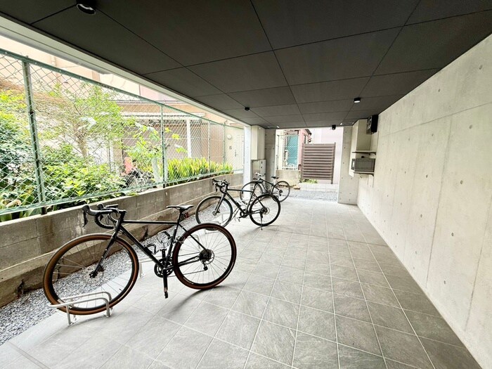 物件外観写真4　(駐輪場)