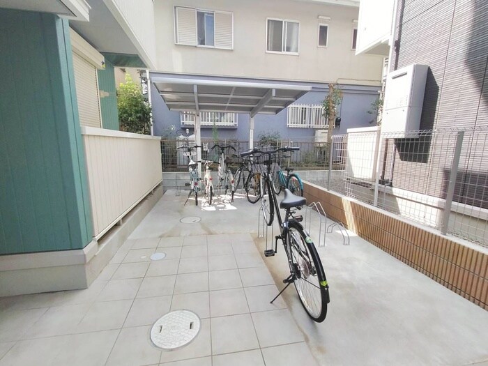 物件外観写真5　(駐輪場)
