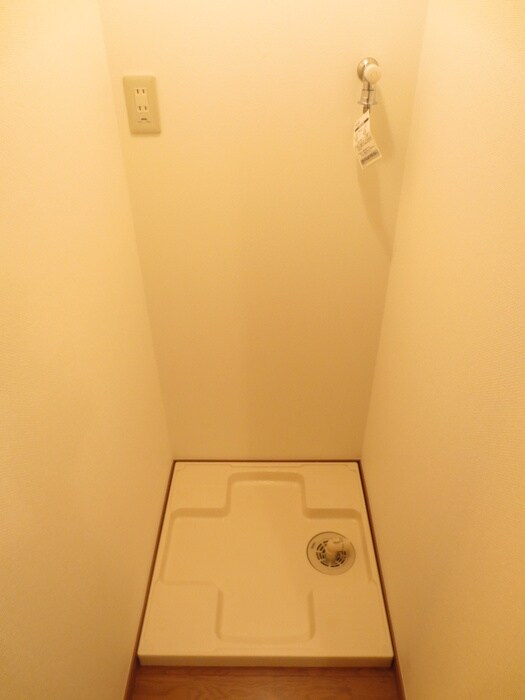 物件内観写真12　(洗濯機置場)