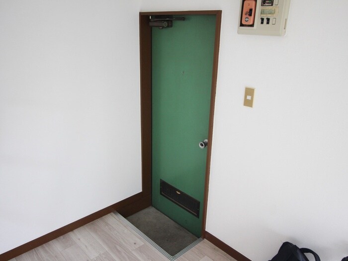 物件内観写真16　(玄関)