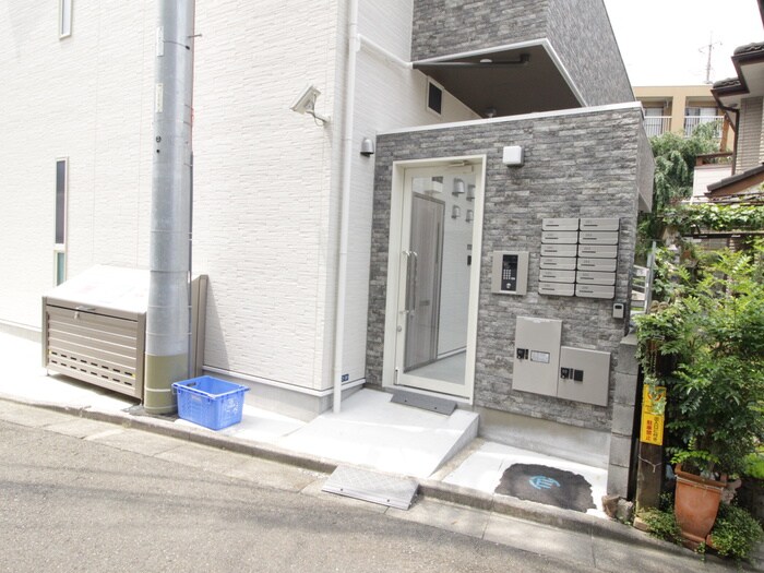 物件外観写真2　(エントランス部分)