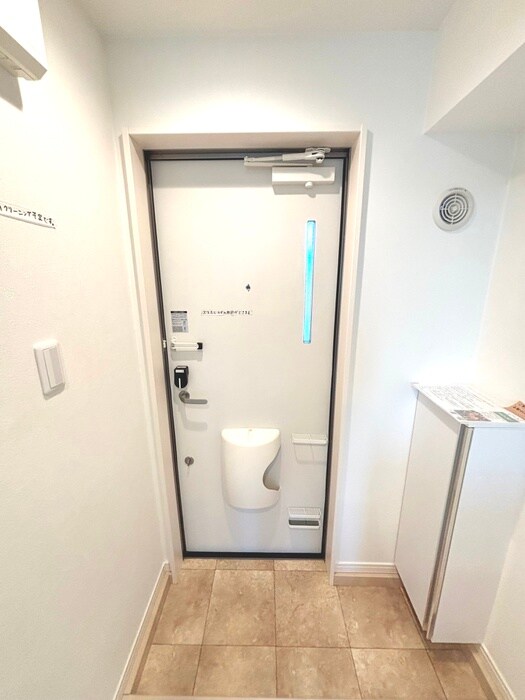物件内観写真16　(玄関)