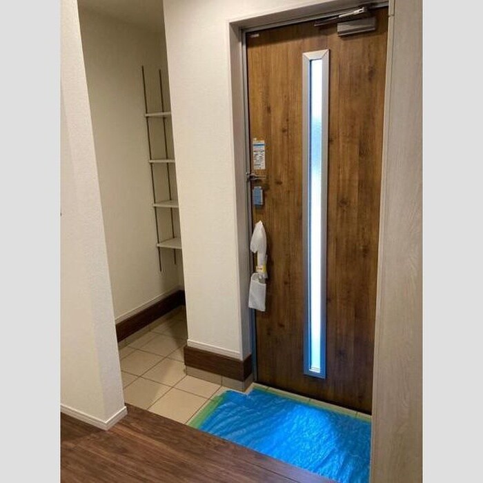 物件内観写真10　(玄関)