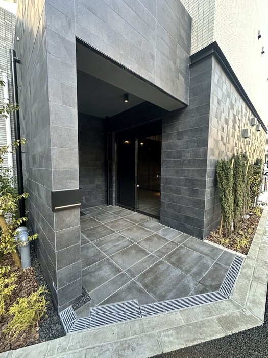 物件外観写真4　(エントランス部分)