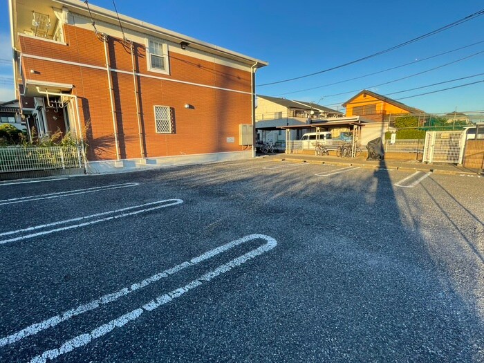 物件外観写真6　(駐車場)