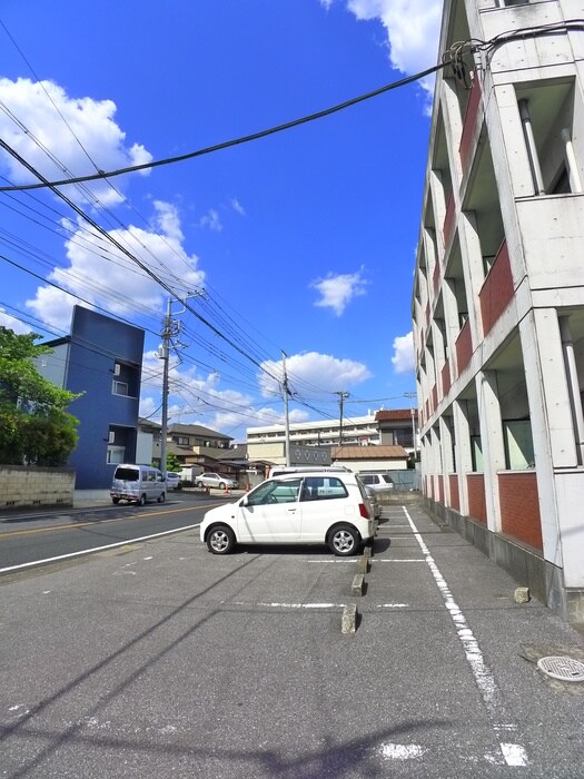 物件外観写真2　(駐車場)