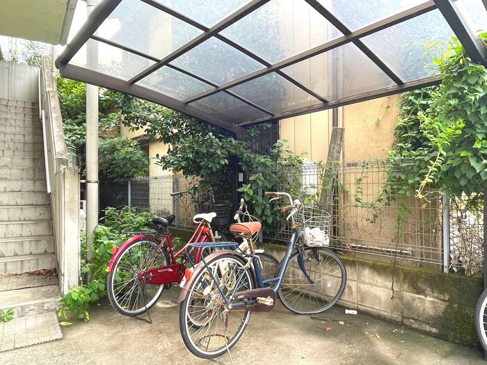 物件外観写真4　(駐輪場)