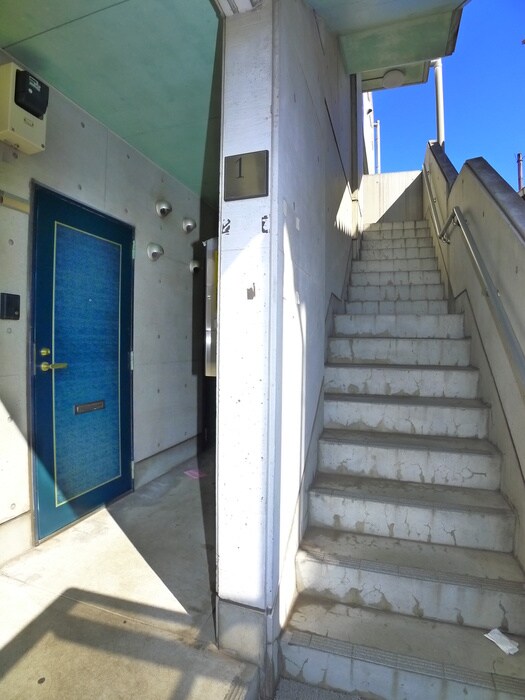 物件外観写真5　(エントランス部分)