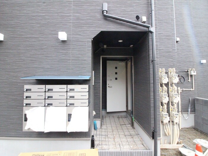 物件外観写真3　(エントランス部分)