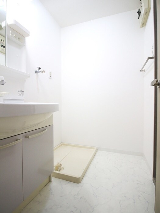 物件内観写真16　(洗濯機置場)