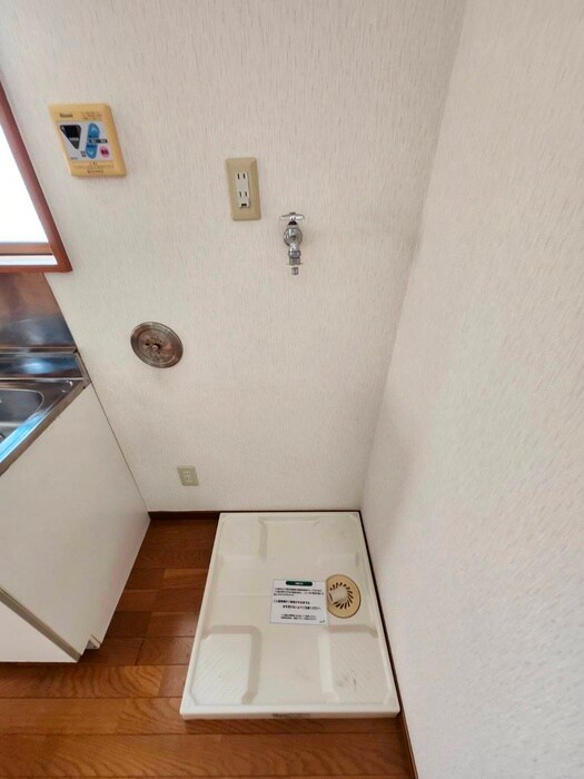 物件内観写真12　(洗濯機置場)