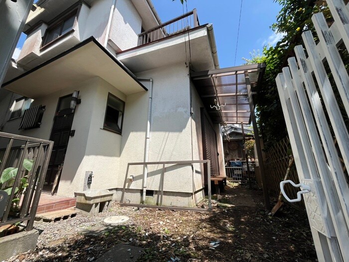 物件外観写真6　(エントランス部分)