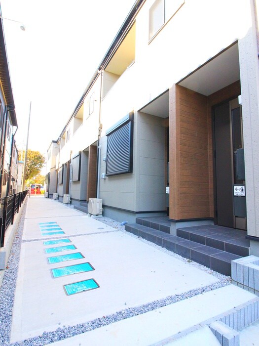 物件外観写真3　(エントランス部分)