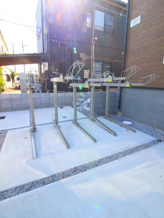 物件外観写真5　(駐輪場)