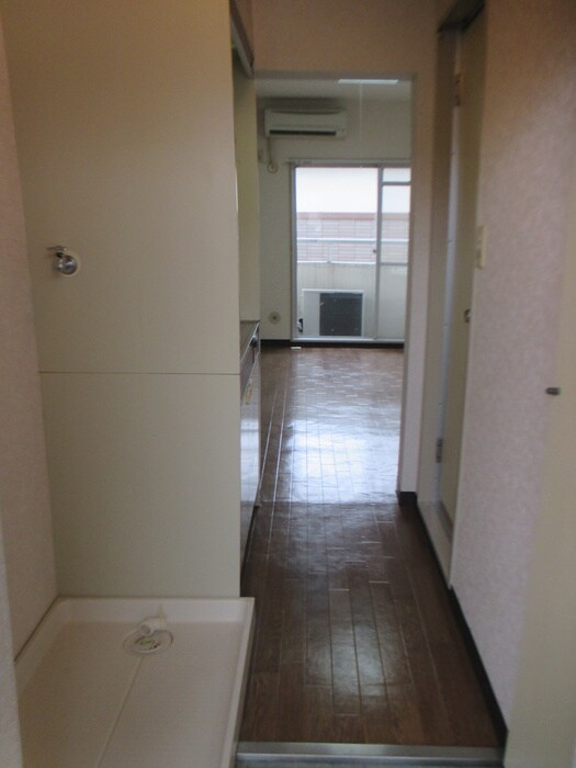 物件内観写真4　(玄関)