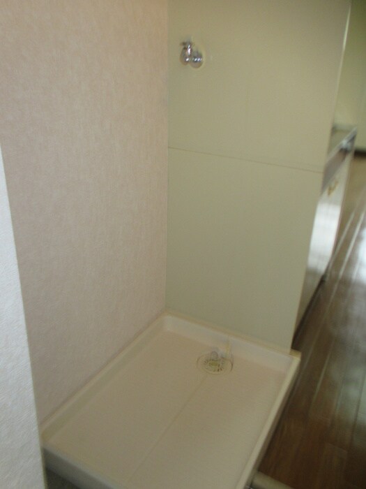 物件内観写真8　(洗濯機置場)