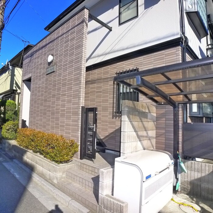 物件外観写真2　(エントランス部分)