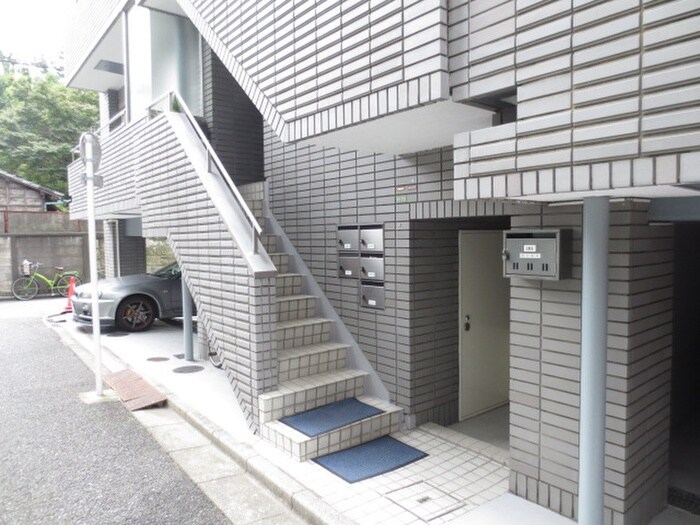 物件外観写真6　(エントランス部分)