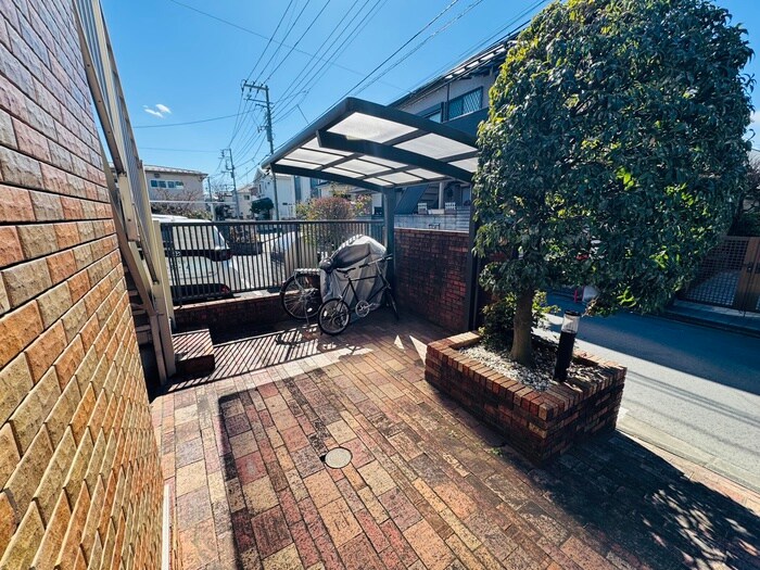 物件外観写真4　(エントランス部分)