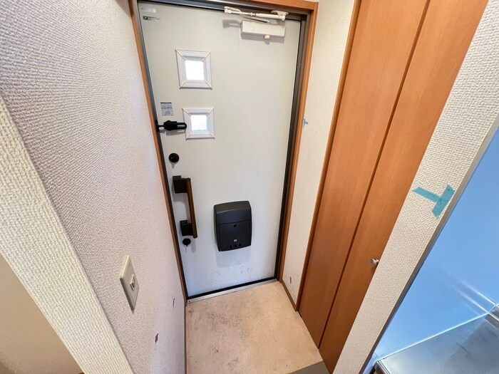 物件内観写真16　(玄関)