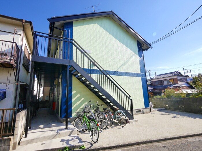 物件外観写真2　(エントランス部分)