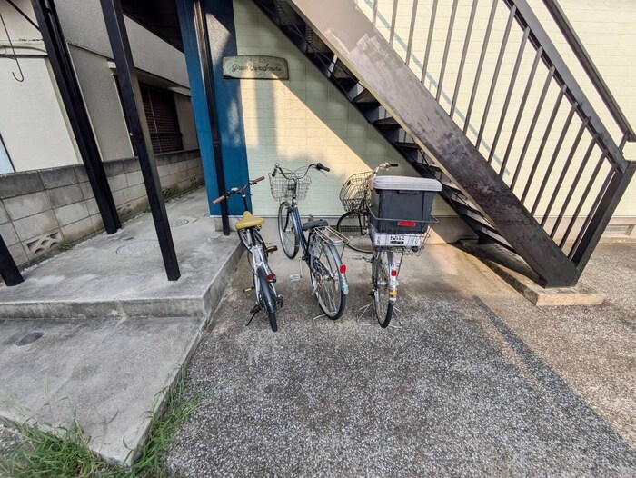 物件外観写真5　(駐輪場)