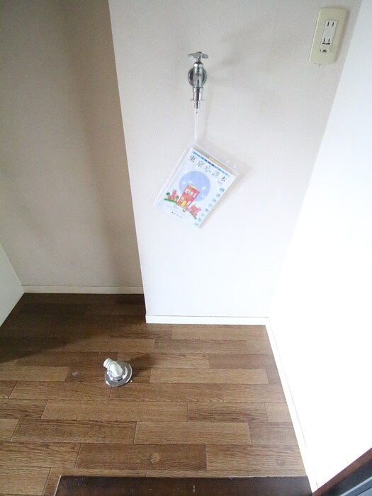 物件内観写真13　(洗濯機置場)