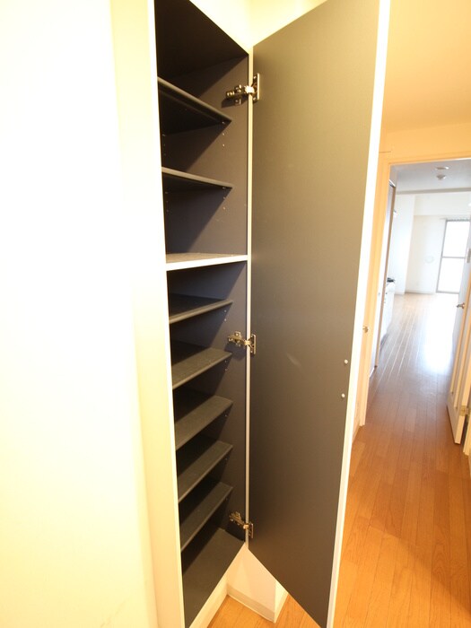 物件内観写真5　(靴箱)