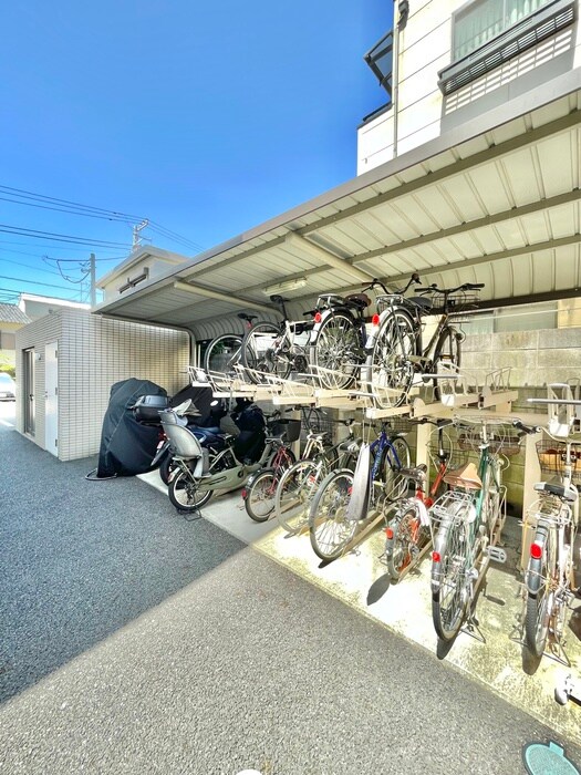 物件外観写真3　(駐輪場)
